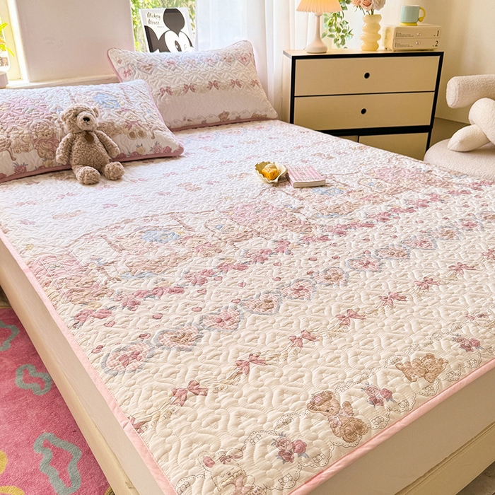 91家纺网 家纺一手货源 找家纺 美达家纺 2025新款A类全棉夹棉洛丽塔系列地垫床垫床褥 缦尼熊