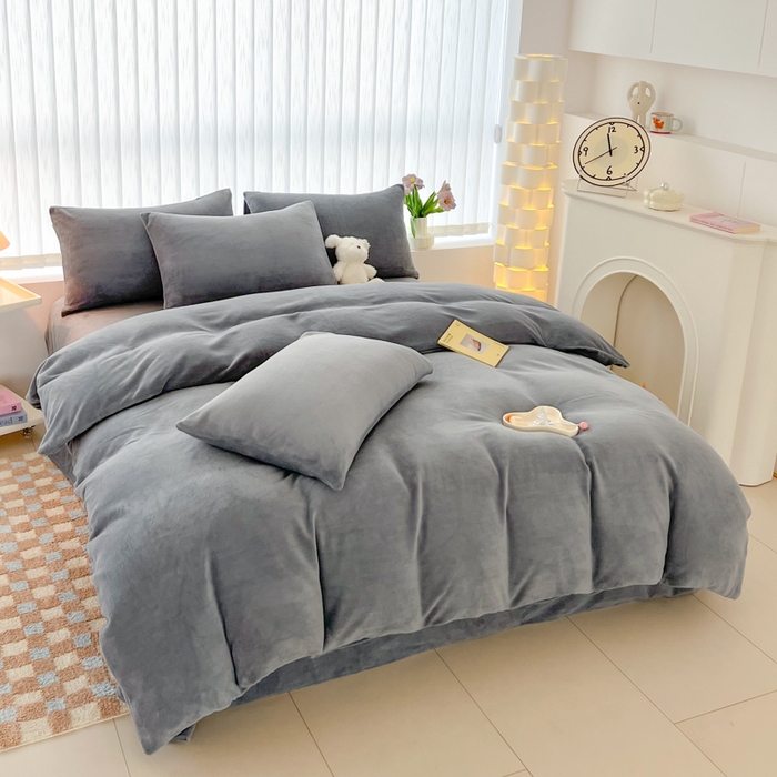 91家纺网 家纺一手货源 找家纺 言熙居 2024新款纯色双拼30克8一9斤牛奶绒四件套 浅灰