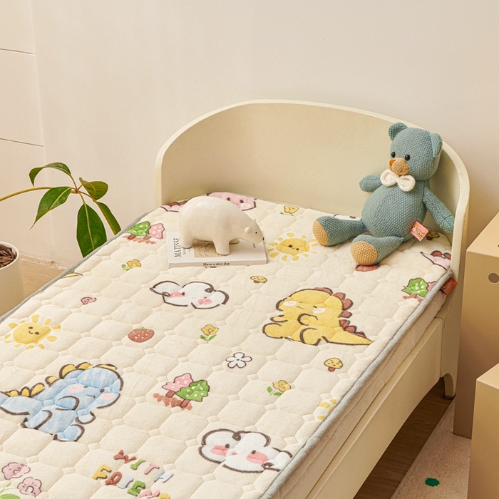 91家纺网 家纺一手货源 找家纺 富馨莱 2024新款牛奶绒幼儿园床垫加厚5D透气 淘气恐龙