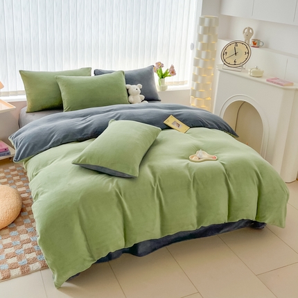 言熙居 2024新款纯色双拼30克8一9斤牛奶绒四件套 深绿拼浅灰