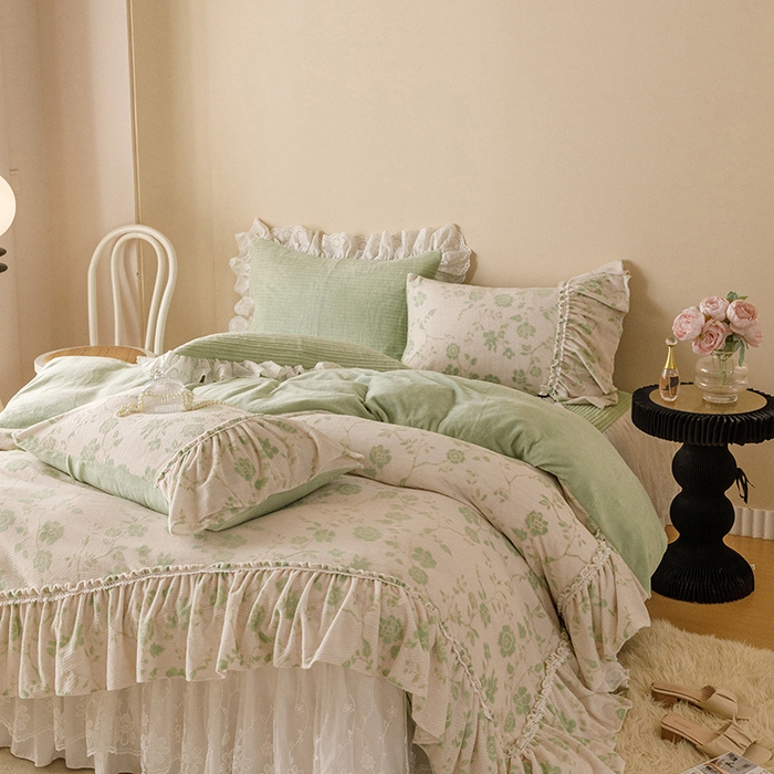 91家纺网 家纺一手货源 找家纺 胜权家纺 2024秋冬新款5D雕花着色牛奶绒法式奶油风夹棉床裙四件套 新绿