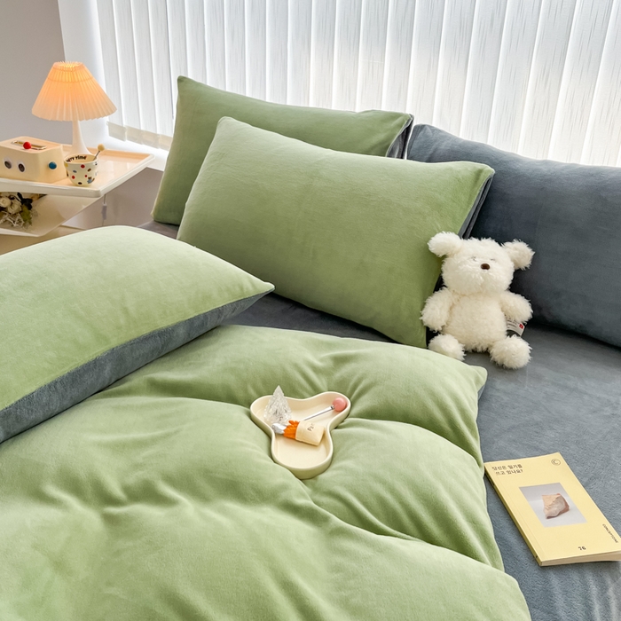 91家纺网 家纺一手货源 找家纺 言熙居 2024新款纯色双拼30克8一9斤牛奶绒四件套 深绿拼浅灰