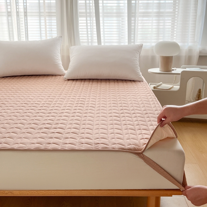 91家纺网 家纺一手货源 找家纺 2024新款40支全棉夹棉床垫 浅粉