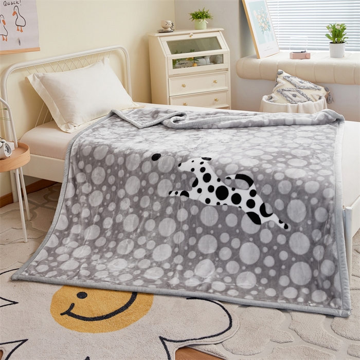 91家纺网 家纺一手货源 找家纺 凯轩毛毛毯毯子网销专供 2024新款双层学生云毛毯毯子 斑点狗-灰