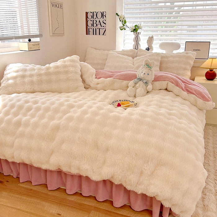 91家纺网 家纺一手货源 找家纺 欧冠家纺 2024秋冬新款纯色泡泡绒和七彩泡泡床裙款四件套 泡泡-粉白