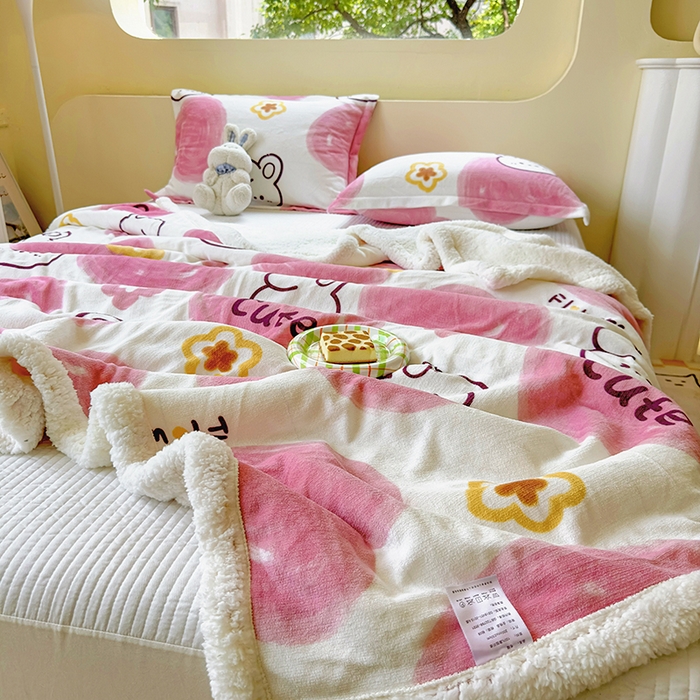 91家纺网 家纺一手货源 找家纺 沐慕 2024新款AB版牛奶绒拼羊羔绒毛毯毯子 毛毯-爱心粉兔