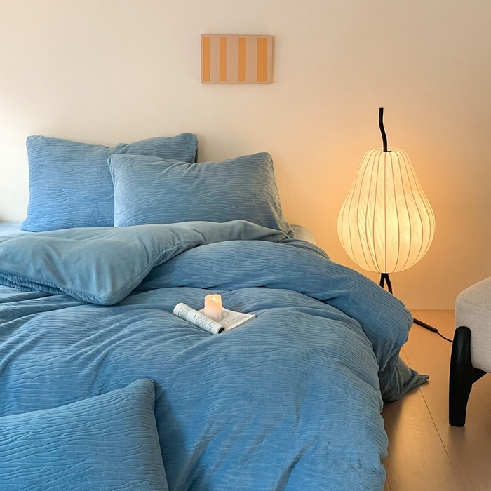 91家纺网 家纺一手货源 找家纺 雅居纺家纺 2024新款简约风雕花绒四件套 威廉-蓝色