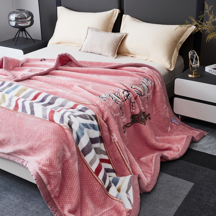 91家纺网 家纺一手货源 找家纺 凯轩毛毛毯毯子网销专供 2024新款新中式大版印花双层云毛毯毯子 双马