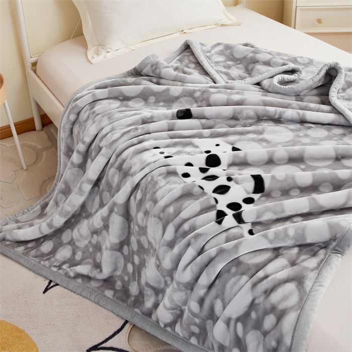 91家纺网 家纺一手货源 找家纺 凯轩毛毛毯毯子网销专供 2024新款双层学生云毛毯毯子 斑点狗-灰