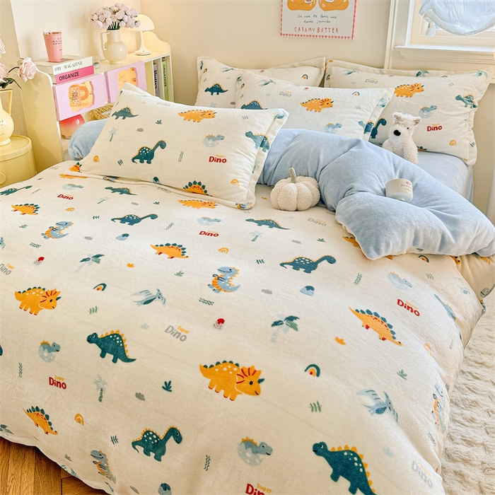 91家纺网 家纺一手货源 找家纺 名兮 2024新款卡通时尚风高克重牛奶绒四件套 恐龙多多