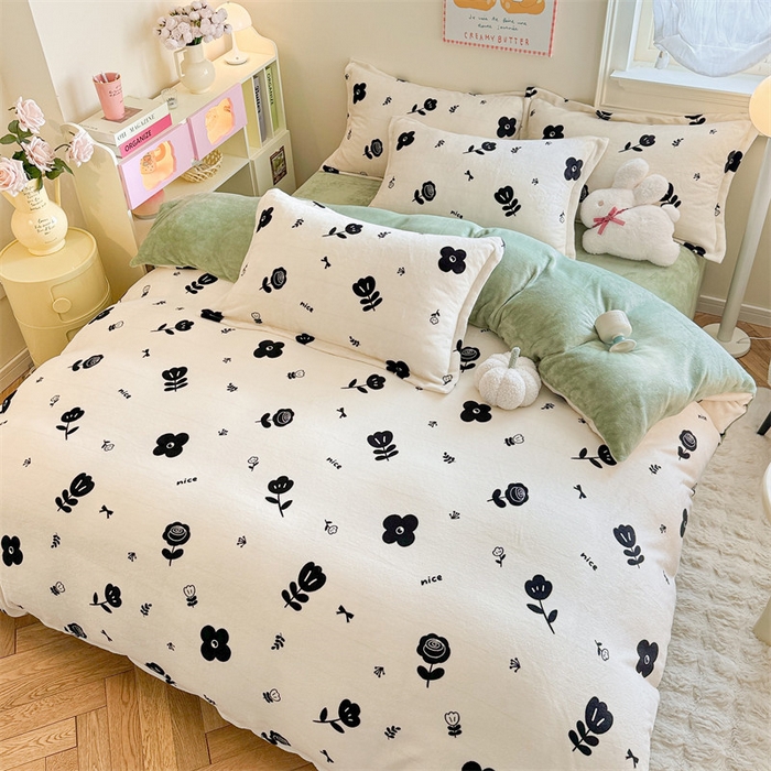 91家纺网 家纺一手货源 找家纺 名兮 2024新款卡通时尚风高克重牛奶绒四件套 花溪