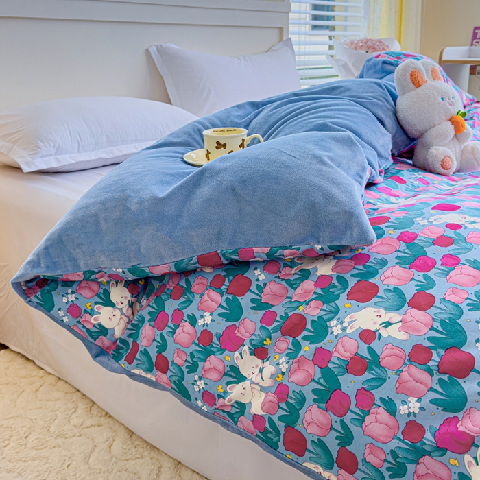 91家纺网 家纺一手货源 找家纺 清雅福 2024新款小清新ins棉加绒印花四件套系列-棉绒风格一 棉绒爱情兔