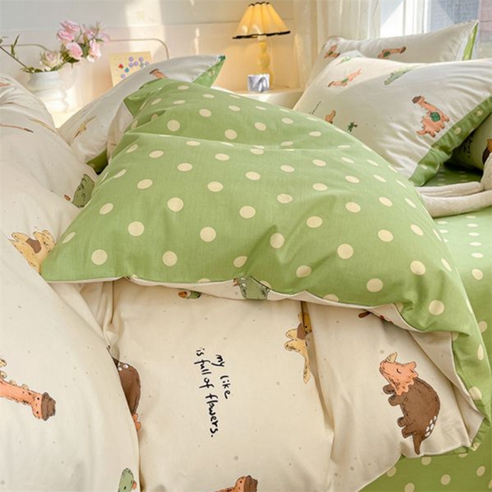 91家纺网 家纺一手货源 找家纺 麦伦家居 2024全棉斜纹13372小清新碎花卡通系列四件套 蜡笔恐龙