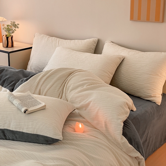 91家纺网 家纺一手货源 找家纺 雅居纺家纺 2024新款简约风雕花绒四件套 威廉-白