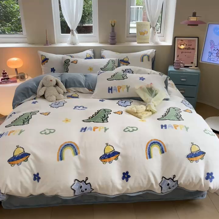 91家纺网 家纺一手货源 找家纺 雅居纺家纺 2024新款高克重印花牛奶绒四件套 开心龙