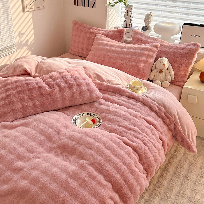 91家纺网 家纺一手货源 找家纺 欧冠家纺 2024秋冬新款纯色泡泡绒和七彩泡泡床裙款四件套 泡泡-甜心粉