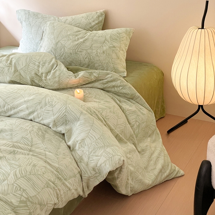 91家纺网 家纺一手货源 找家纺 雅居纺家纺 2024新款花卉雕花绒四件套 绿色树叶