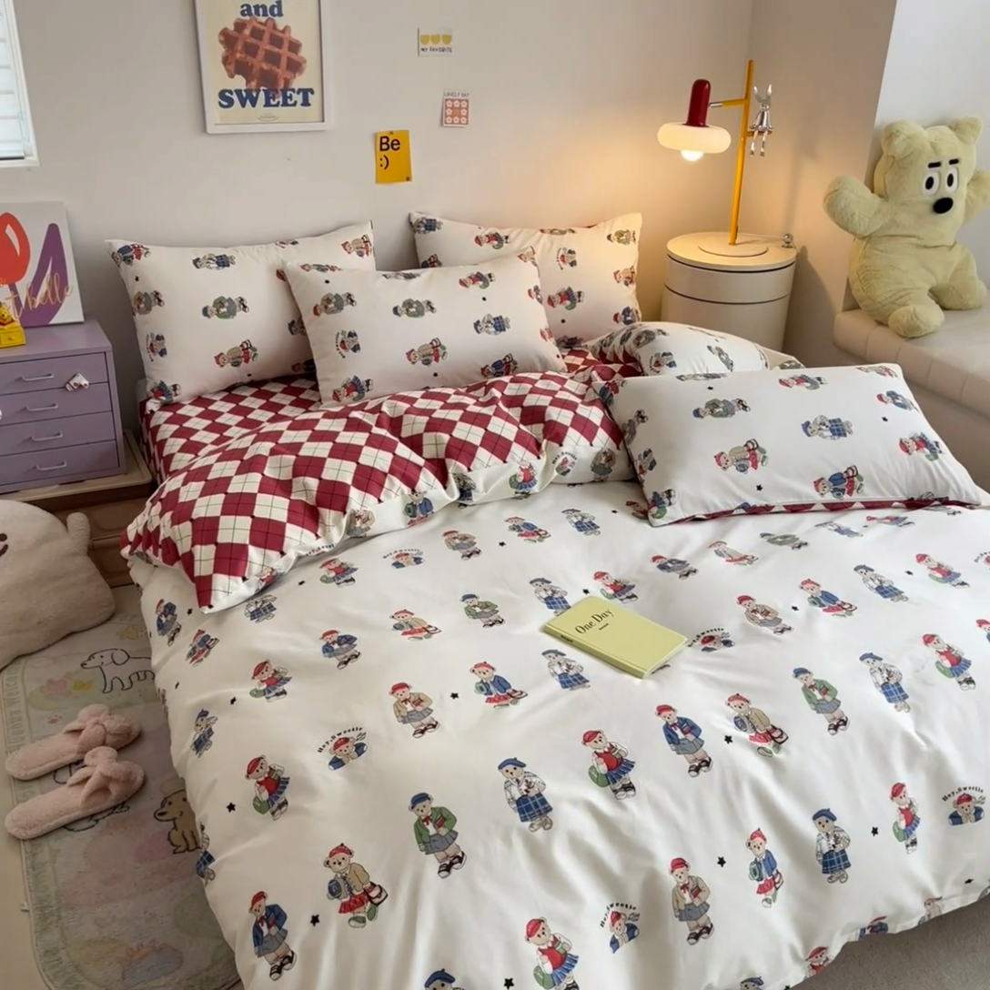 91家纺网 家纺一手货源 找家纺 麦伦家居 2024全棉斜纹13372小清新碎花卡通系列四件套 漫步小熊