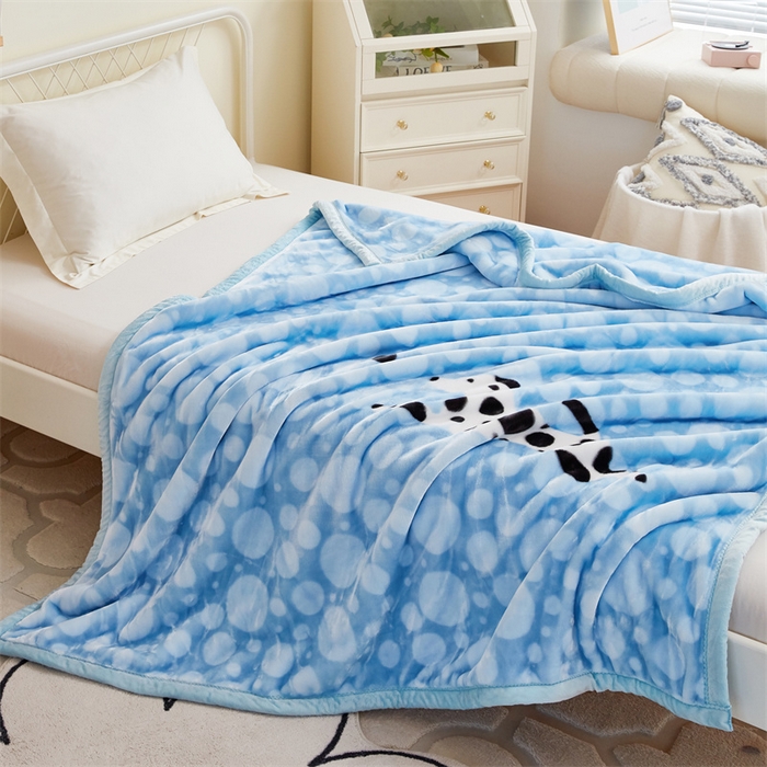 91家纺网 家纺一手货源 找家纺 凯轩毛毛毯毯子网销专供 2024新款双层学生云毛毯毯子 斑点狗-蓝