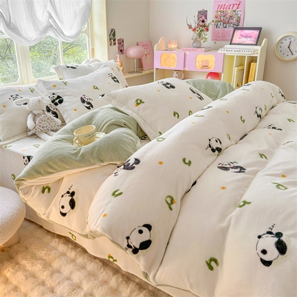 91家纺网 家纺一手货源 找家纺 （总）名兮 2024新款卡通时尚风高克重牛奶绒四件套