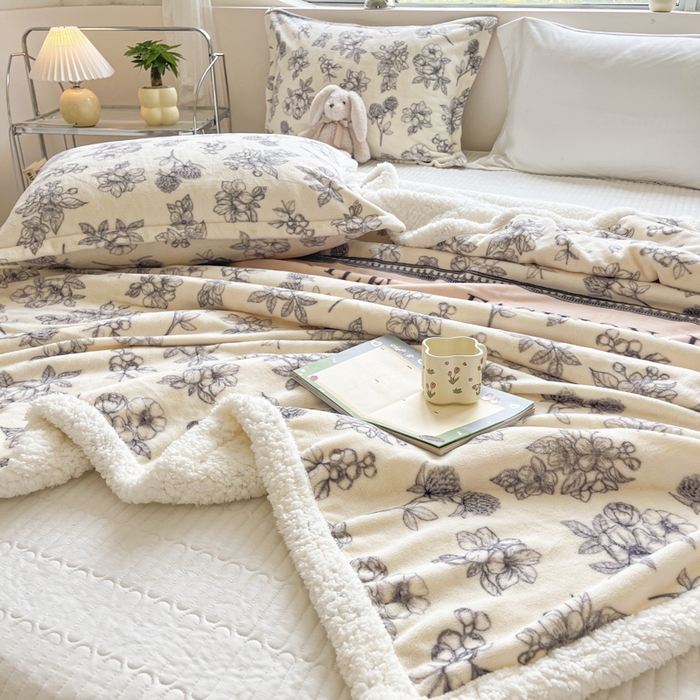 91家纺网 家纺一手货源 找家纺 沐慕 2024新款AB版牛奶绒拼羊羔绒毛毯毯子 毛毯-花艺