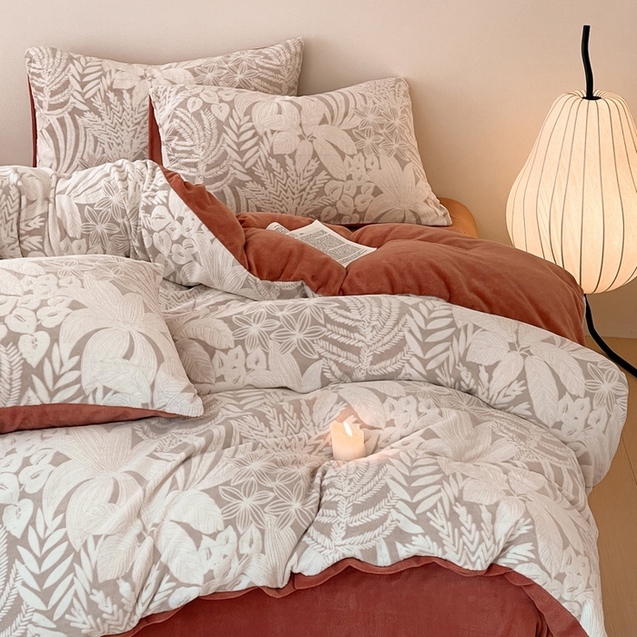 91家纺网 家纺一手货源 找家纺 雅居纺家纺 2024新款花卉雕花绒四件套 丛林秘境