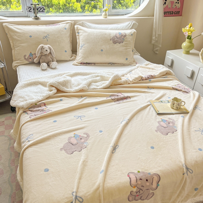 91家纺网 家纺一手货源 找家纺 沐慕 2024新款AB版牛奶绒拼羊羔绒毛毯毯子 毛毯-可爱小象