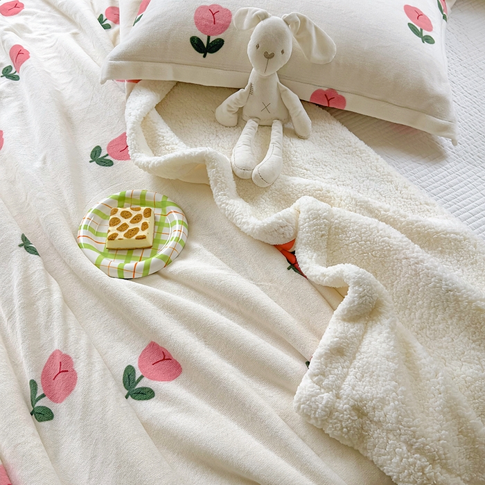 91家纺网 家纺一手货源 找家纺 沐慕 2024新款AB版牛奶绒拼羊羔绒毛毯毯子 毛毯-郁金香