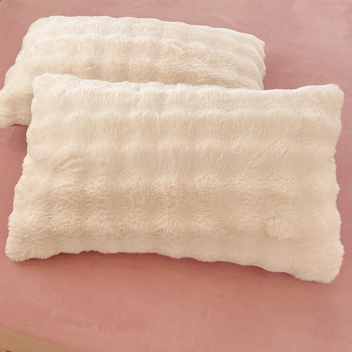 91家纺网 家纺一手货源 找家纺 欧冠家纺 2024秋冬新款纯色泡泡绒和七彩泡泡床裙款四件套 泡泡-粉白