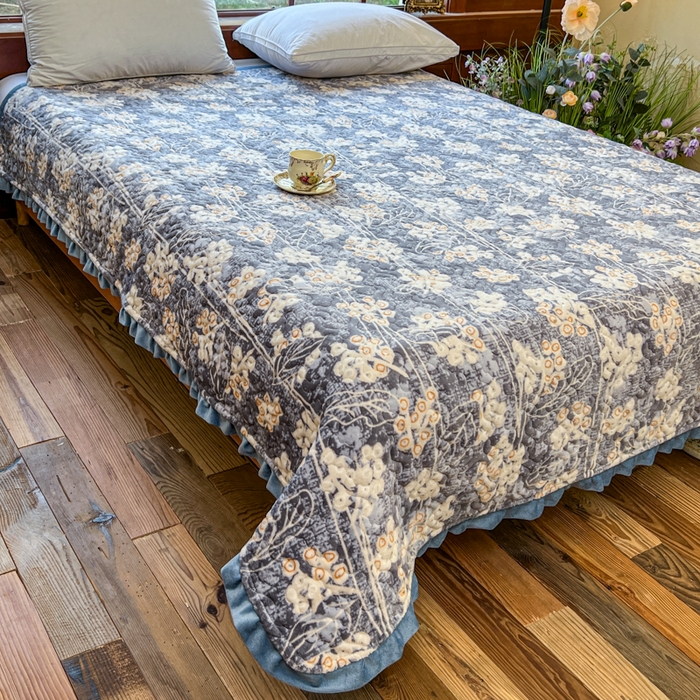 91家纺网 家纺一手货源 找家纺 梵克保罗 2024新款亲肤舒适牛奶绒花边单床盖 流光岁月