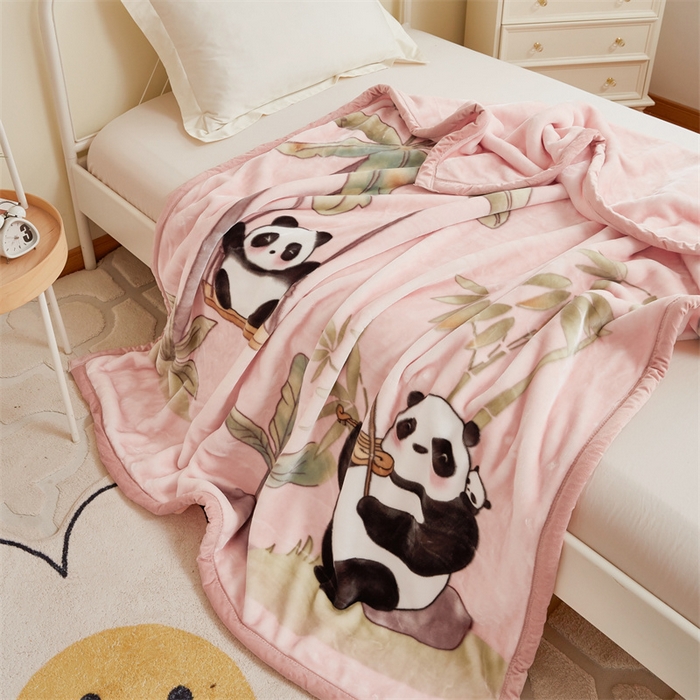 91家纺网 家纺一手货源 找家纺 凯轩毛毛毯毯子网销专供 2024新款双层学生云毛毯毯子 熊宝-粉