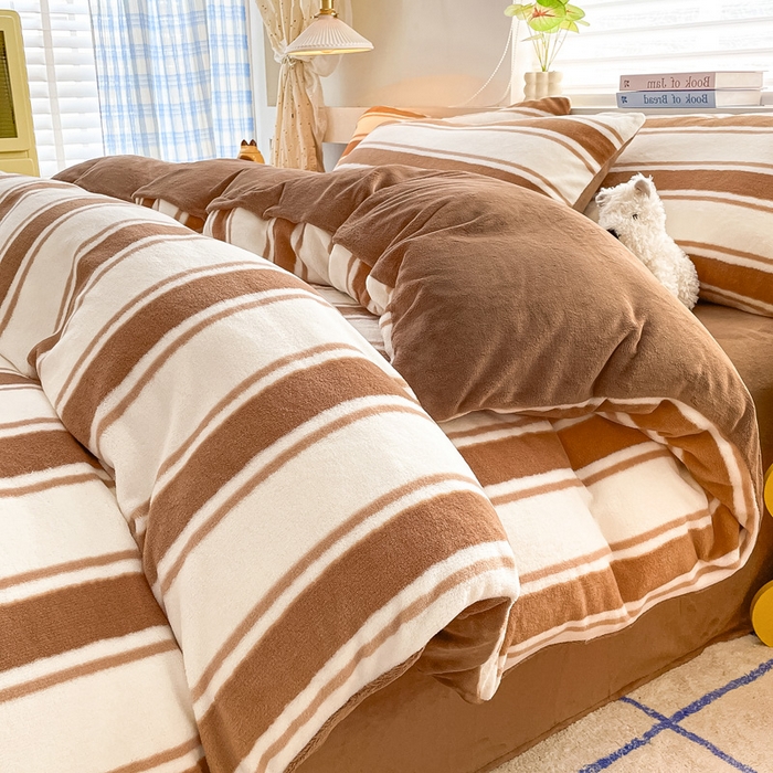 91家纺网 家纺一手货源 找家纺 雅居纺家纺 2024新款高克重印花牛奶绒四件套 咖色竖条