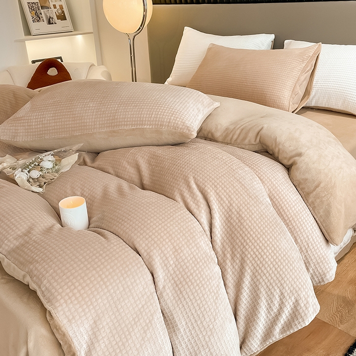 91家纺网 家纺一手货源 找家纺 雅居纺家纺 2024新款简约风雕花绒四件套 华夫格绒-奶咖