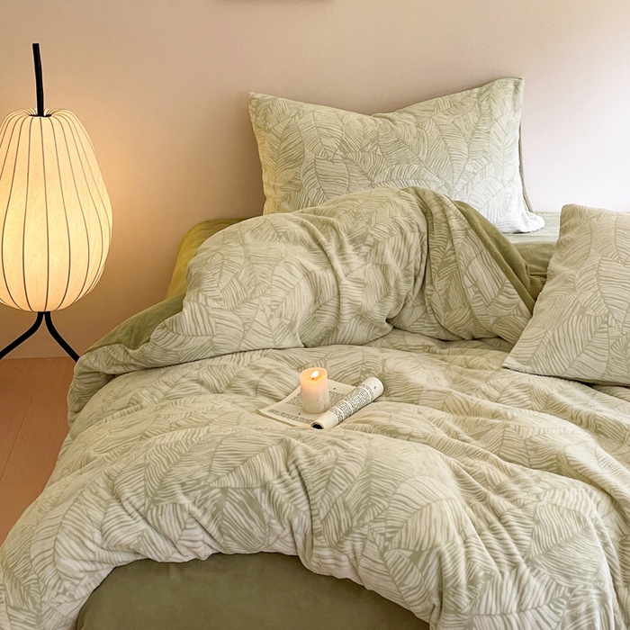 91家纺网 家纺一手货源 找家纺 雅居纺家纺 2024新款花卉雕花绒四件套 绿色树叶