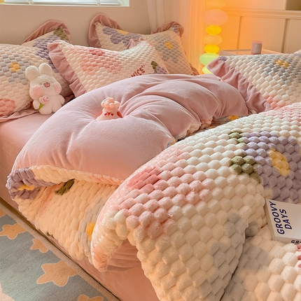 91家纺网 家纺一手货源 找家纺 （总）羚羊语家纺 2024新款230克提花豆豆绒牛奶绒四件套