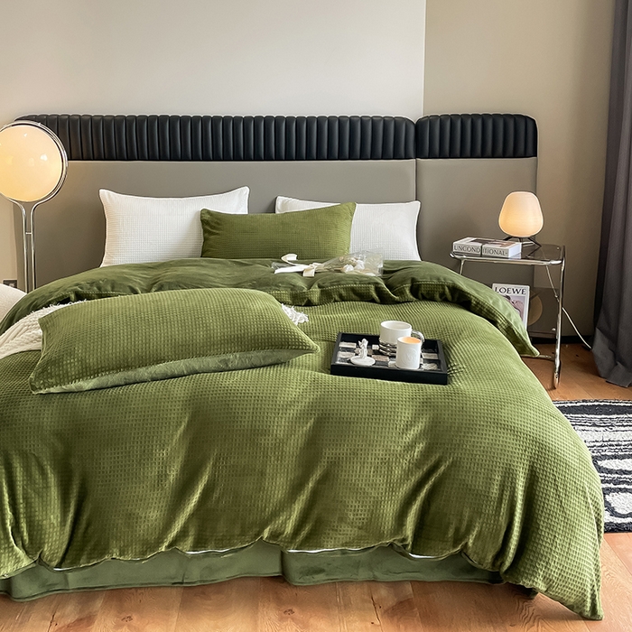 91家纺网 家纺一手货源 找家纺 雅居纺家纺 2024新款简约风雕花绒四件套 华夫格绒-墨绿