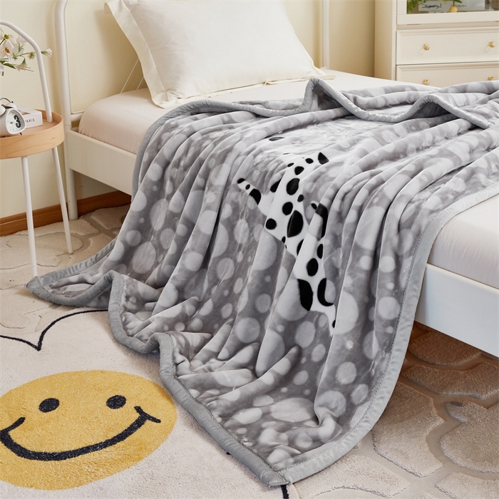 91家纺网 家纺一手货源 找家纺 凯轩毛毛毯毯子网销专供 2024新款双层学生云毛毯毯子 斑点狗-灰