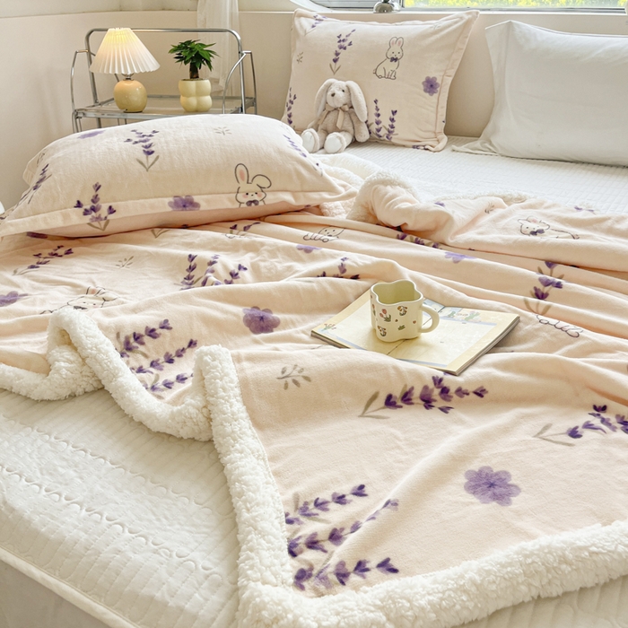 91家纺网 家纺一手货源 找家纺 沐慕 2024新款AB版牛奶绒拼羊羔绒毛毯毯子 毛毯-紫兔花香