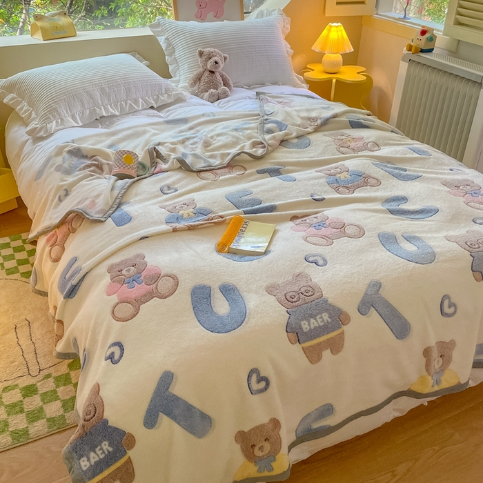 91家纺网 家纺一手货源 找家纺 慕尚家纺 2025新款高克重加厚雪花绒毛毯毯子 字母熊