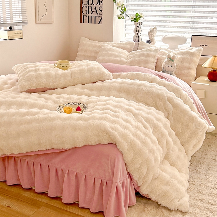 91家纺网 家纺一手货源 找家纺 欧冠家纺 2024秋冬新款纯色泡泡绒和七彩泡泡床裙款四件套 泡泡-粉白