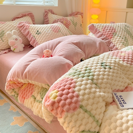 91家纺网 家纺一手货源 找家纺 （总）羚羊语家纺 2024新款230克提花豆豆绒牛奶绒四件套