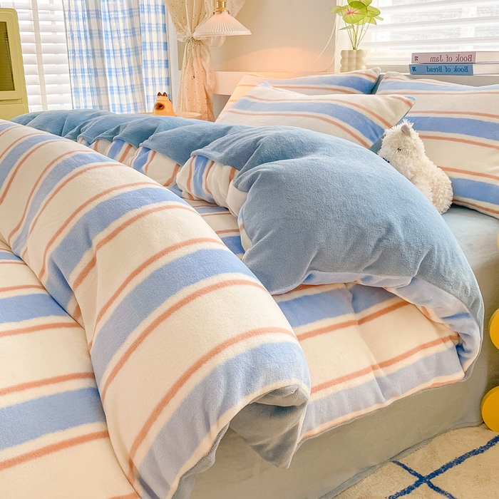 91家纺网 家纺一手货源 找家纺 雅居纺家纺 2024新款高克重印花牛奶绒四件套 蓝色竖条