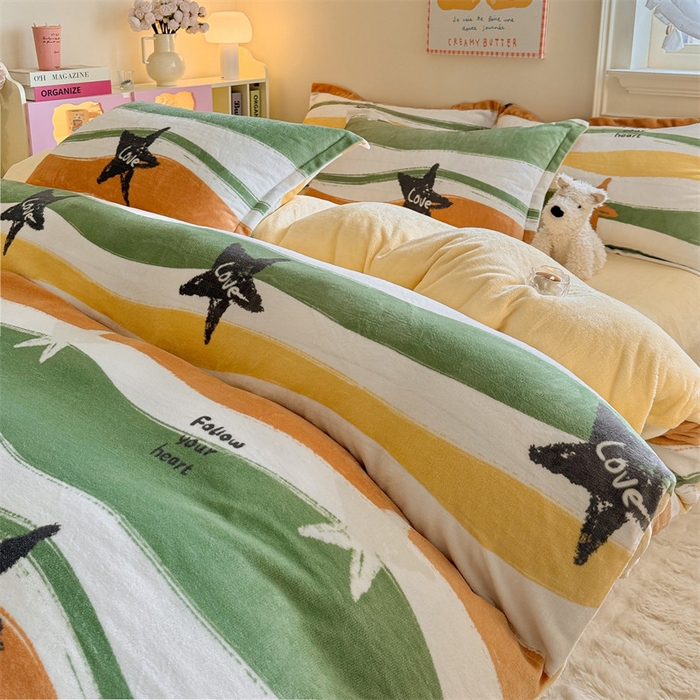 91家纺网 家纺一手货源 找家纺 名兮 2024新款卡通时尚风高克重牛奶绒四件套 繁星