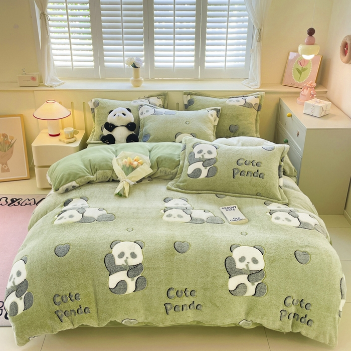 91家纺网 家纺一手货源 找家纺 沐慕 2024新款卡通印花雪花绒四件套加厚牛奶绒四件套 熊猫伙伴