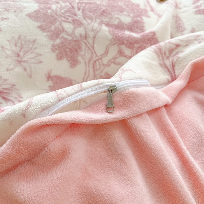 91家纺网 家纺一手货源 找家纺 雅居纺家纺 2024新款高克重印花牛奶绒单枕套 幻境-粉