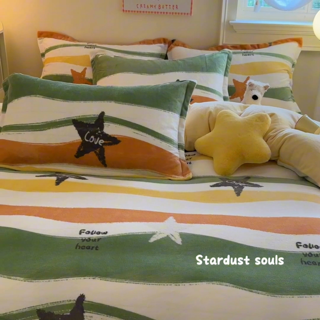 91家纺网 家纺一手货源 找家纺 名兮 2024新款卡通时尚风高克重牛奶绒四件套 繁星