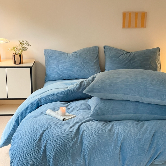 91家纺网 家纺一手货源 找家纺 雅居纺家纺 2024新款简约风雕花绒四件套 威廉-蓝色