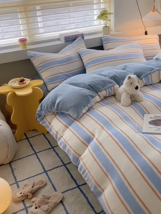 91家纺网 家纺一手货源 找家纺 雅居纺家纺 2024新款高克重印花牛奶绒四件套 蓝色竖条