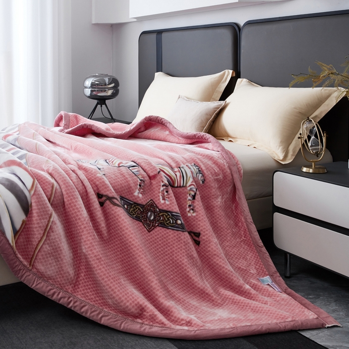 91家纺网 家纺一手货源 找家纺 凯轩毛毛毯毯子网销专供 2024新款新中式大版印花双层云毛毯毯子 双马