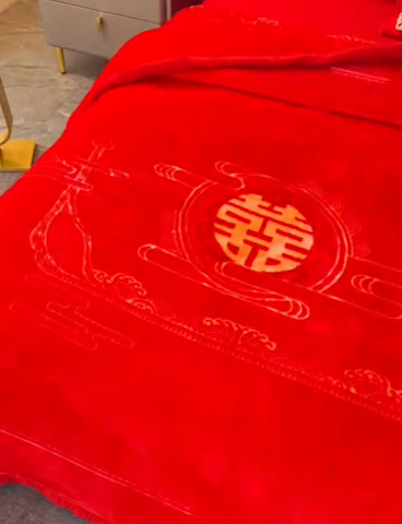 91家纺网 家纺一手货源 找家纺 凯轩毛毛毯毯子网销专供 2024新款新中式大版印花双层云毛毯毯子 云纹喜字